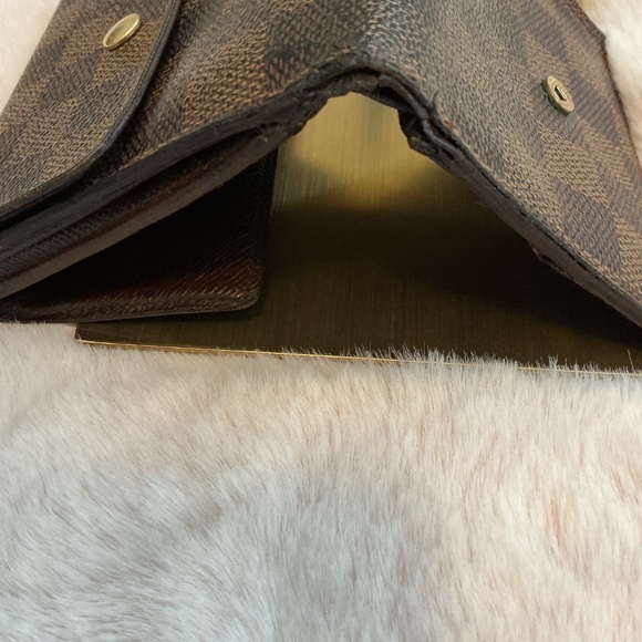 Louis Vuitton Compact 2 button Wallet - Picture 4 of 4